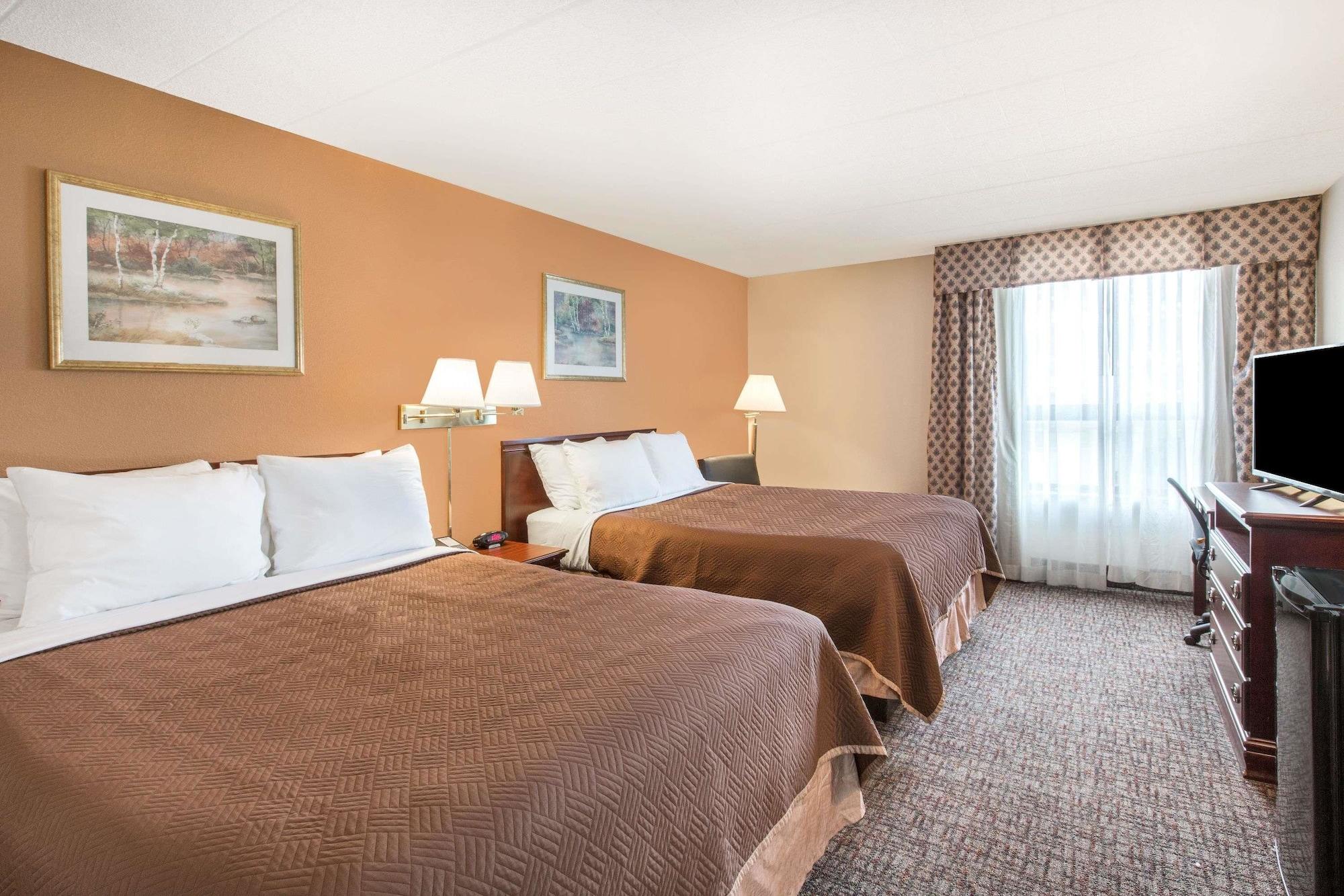 Howard Johnson By Wyndham Bartonsville/Poconos Area Exterior photo
