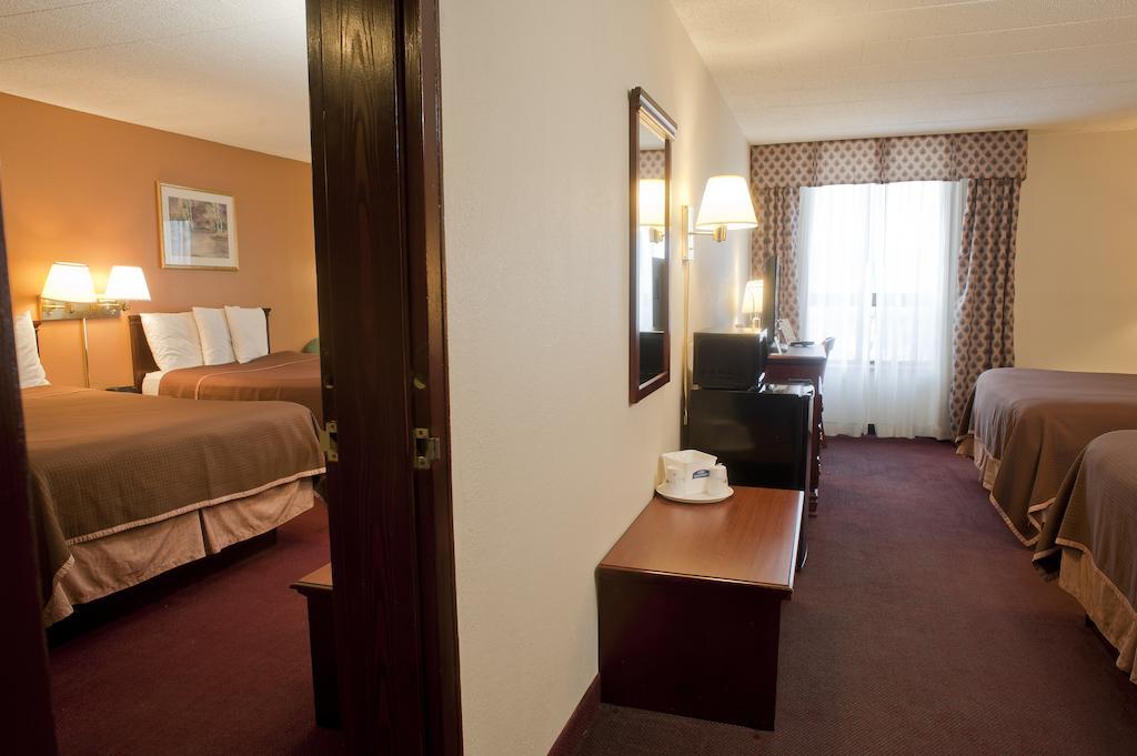 Howard Johnson By Wyndham Bartonsville/Poconos Area Room photo