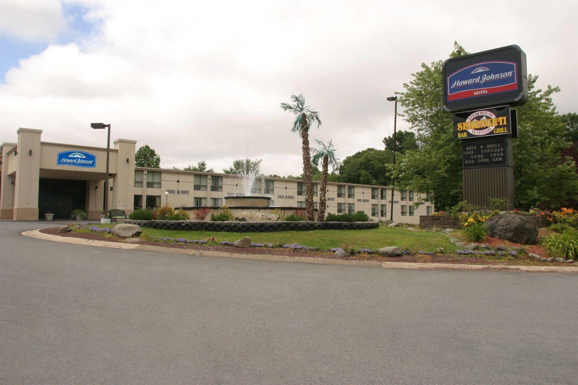Howard Johnson By Wyndham Bartonsville/Poconos Area Exterior photo