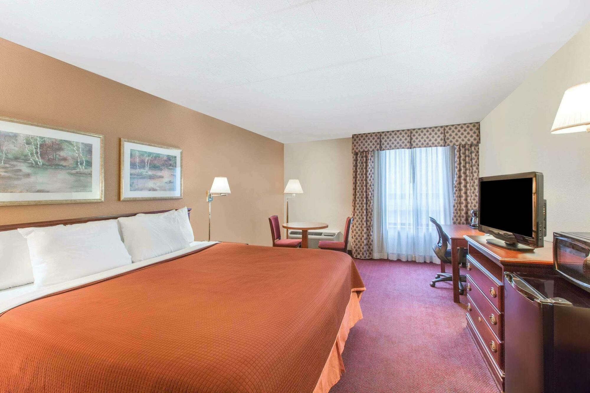 Howard Johnson By Wyndham Bartonsville/Poconos Area Exterior photo